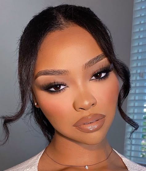 Smokey Eyeliner Makeup Look, Smokey Eyeliner Black Women, Black Woman Smokey Eye, Brown Smokey Eye Black Women, Beach Makeup Black Women, Prom Dark Makeup, Smokey Soft Glam, Black Eye Makeup Prom, Black Eyeliner Makeup Looks