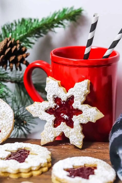 Christmas Dessert Gifts, Linzer Cookies Recipe, Cookie Sandwich Recipes, Homemade Egg Rolls, Christmas Cookie Swap, Illustration Practice, Eggnog Cookies, Christmas Baking Ideas, Christmas Jam