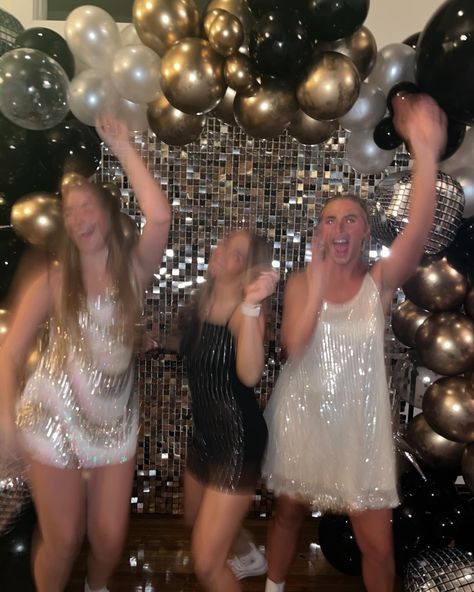 feelin’ so gatsby Gatsby Party Birthday, Sequins And Sparkles Party, New Years Eve Gatsby Party, Glitz And Glam Party Theme Decoration, Themes For 18th Birthday Party, Great Gatsby New Years Eve Party, New Year’s Eve Home Party, New Years Party Decor, The Great Gatsby Party Theme