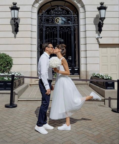 Sneakers Wedding Outfit, Short Wedding Dress With Sneakers, Wedding Dress With Sneakers Brides, Wedding Dress And Sneakers, Wedding Dress With Sneakers, Elegant Wedding Colors, Courthouse Wedding Dress, Midi Wedding Dress, Minimalist Wedding Dresses