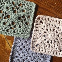 Free Crochet Square Pattern: Crafter Mystery! - cypress|textiles Easy Granny Squares, Free Crochet Square, Motifs Granny Square, Crocheted Squares, Cozy Ideas, Granny Square Crochet Patterns Free, Square Crochet Pattern, Crochet Granny Square Blanket, Crochet Blocks