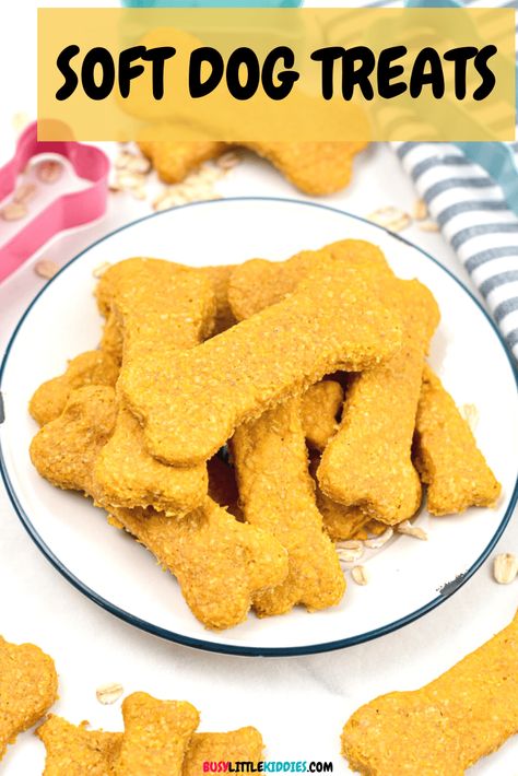 Bake Dog Treats, No Bake Dog Treats, Dog Cookie Recipes, Dog Treats Recipe, Soft Dog Treats, Christmas Dog Treats, Treat Business, Dog Treats Homemade Easy, Easy Dog Treat Recipes