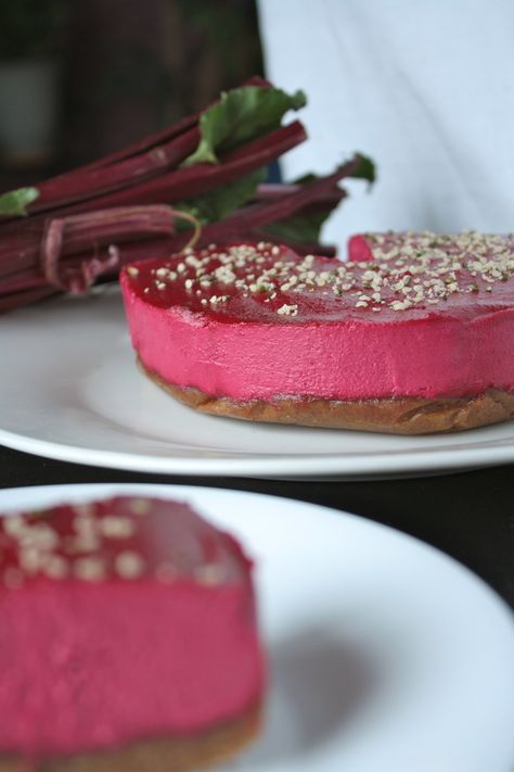 Raw Vegan Beet Cashew Cake — Create N Plate Cashew Cake, Patisserie Vegan, Dessert Mousse, Coconut Dessert, Raw Vegan Desserts, Raw Cake, Spanish Speaking, Brownie Desserts, Raw Desserts