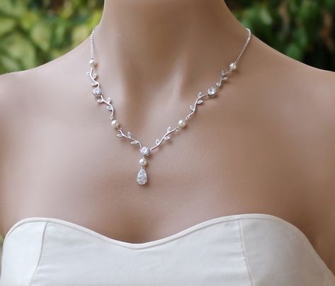 Vine Crystal Bridal Necklace, Dainty Crystal and Pearl Wedding Necklace, Wedding Jewelry, Bridesmaid Necklace VINE - Etsy Australia Wedding Jewelry Pearls, Wedding Jewelry Necklace, Royal Accessories, Wedding App, Crystal Wedding Necklace, Princess Stuff, Jewelry Pearls, Gold Bridal Necklace, Bride Necklace