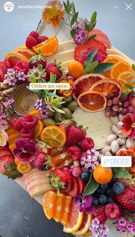 Fruit And Veggie Platter Ideas, Charcuterie With Flowers, Girly Charcuterie Board, Colorful Charcuterie Board, Fruit Board Aesthetic, Floral Cheese Board, Charcuterie Board Colorful, Berry Charcuterie Board, Garden Party Charcuterie