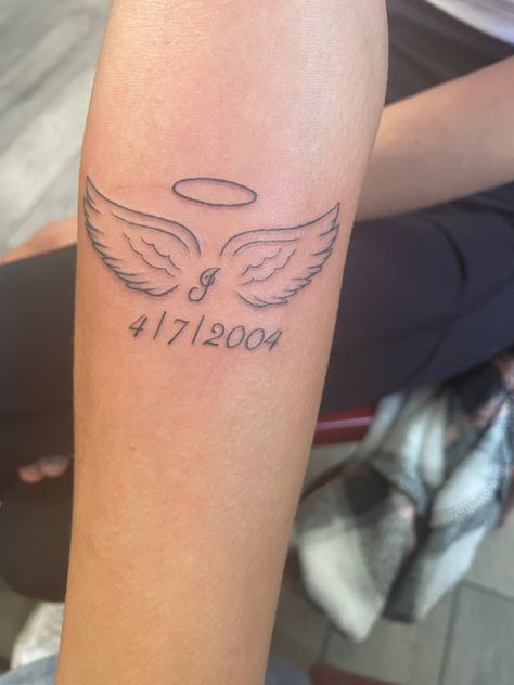 Angel Wing Wrist Tattoo, Angle Wing Tattoos, Angel Tattoo For Women, Angel Wing Tattoo, Trishul Tattoo, Vampire Tattoo, Rip Tattoo, Heaven Tattoos, Feminine Tattoo Sleeves