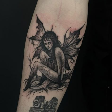 Feminine Demon Tattoo, Dark And Light Tattoo, Dark Feminine Tattoos Sleeves, Dark Aesthetic Tattoo Ideas, Tiefling Tattoo, Dark Fantasy Tattoo Ideas, Dark Fairy Tattoo, Dark Fantasy Tattoo, Faerie Tattoo