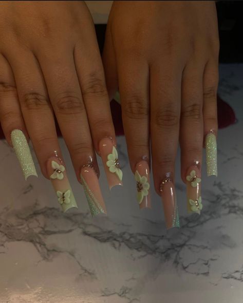 Green And Nude Acrylic Nails, Save Green Nails, Green Nail Inspiration, Nails Quince, Green Nails Acrylic, College Nails, Retro Plus Size, Em Nails, Quince Nails