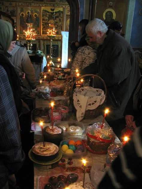 I love how this looks with the candles, and the icons in the background Orthodox Christianity Easter, Orthodox Easter Aesthetic, Greek Easter Aesthetic, Slavic Easter, Orthodox Easter Eggs, Pascha Basket, Orthodox Lent, Greek Orthodox Easter, Orthodox Candles