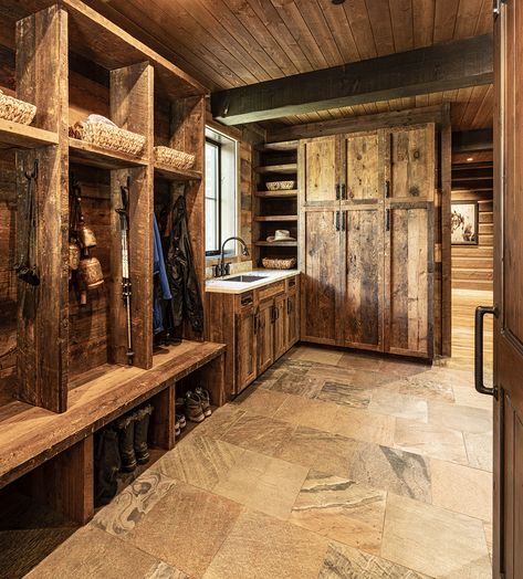 Hunting Man Cave Ideas Rustic, Hunting Lodge Mudroom, Ranch Mudroom Ideas, Walk In Safe Room, Hunting Lockers Mud Rooms, Rustic Master Closet, Hunting Gear Room, Hunt Club Decor, Hunting Storage Room