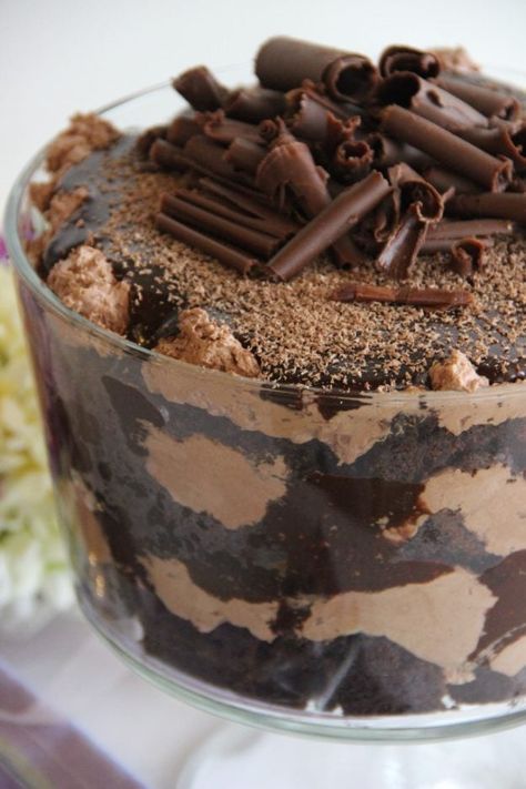 Chocolate Cake Trifle, Chocolate Trifle Desserts, Thanksgiving Chocolate Desserts, Trifle Bowl Recipes, Cake Trifle, Trifle Cake, Thanksgiving Chocolates, Trifle Dessert Recipes, Trifle Recipes