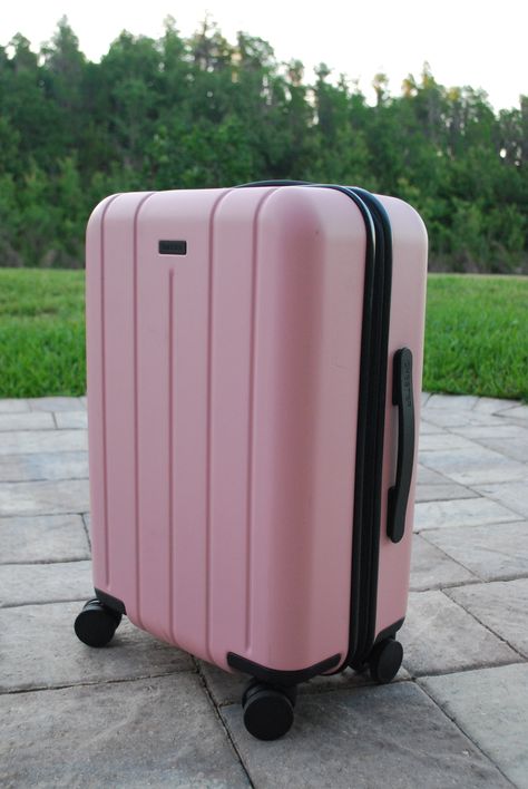 Repin and click to discover the IT luggage brand every traveller needs to know. The best suitcases for travellers. How to pick the best suitcase. #thebeautybackpacker #packingtips #bestsuitcase #traveltips Best Suitcase For Travel, Suitcases For Travel, Travelling Suitcase, Travel Suitcases, Pink Suitcase, Hard Sided Luggage, Best Suitcases, Cute Suitcases, Cute Luggage