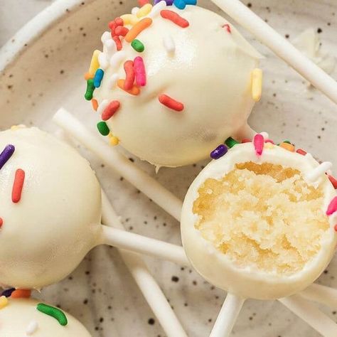 Danielle Rye on Instagram: "Vanilla cake pops are a delicious treat packed with pure vanilla flavor✨ They are dense, rich, and perfect for special occasions like birthdays or holidays🎉 If you want to create themed cake pops, add a few drops of food coloring to the white chocolate coating and use different sprinkles to match! This recipe is definitely worth keeping in your recipe box☺⁣ .⁣ .⁣ .⁣ https://www.livewellbakeoften.com/homemade-cake-pops/⁣ .⁣ .⁣ .⁣ #cakepops #cakepop #vanillacakepops #v Cakepop Aesthetic, Cake Pops Aesthetic, Cake Pop Aesthetic, Vanilla Cakepops, Vanilla Cake Pops, Themed Cake Pops, Pink Cake Pops, Book Mood, Im Hungry