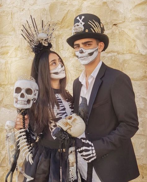 Halloween costumes Goth Attire, Disfraces Ideas, Halloween Parejas, Halloween Costumes Diy, Skeleton Costume, Costumes Diy, Halloween Costume Outfits, Fantasias Halloween, Diy Halloween Costumes