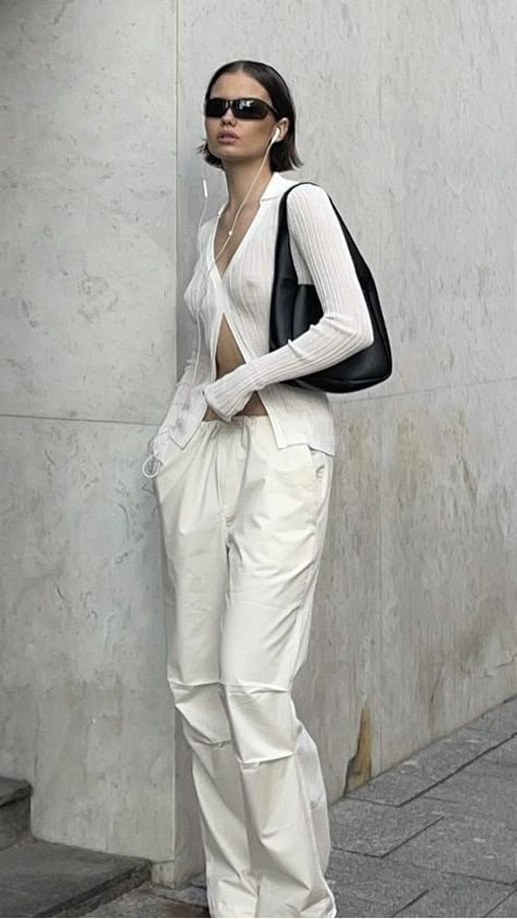 A girl wearing all white with black sunglasses Sheer Top Outfit, Collared Knit Top, Maximalist Outfit, White Tops Outfit, Sheer Outfit, Aya Muse, Outfit Ideas 2023, White Pants Outfit, Idea Photo