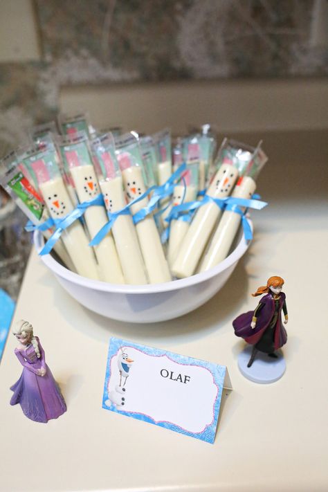 Ava’s Frozen Birthday Party - amanda party + home Frozen Birthday Food, Frosty The Snowman Party, Christmas Sourdough, Frozen Dessert Table, Frozen Themed Food, Elsa And Anna Birthday Party, Frozen Princess Party, Frozen Birthday Party Food, Frozen 3rd Birthday