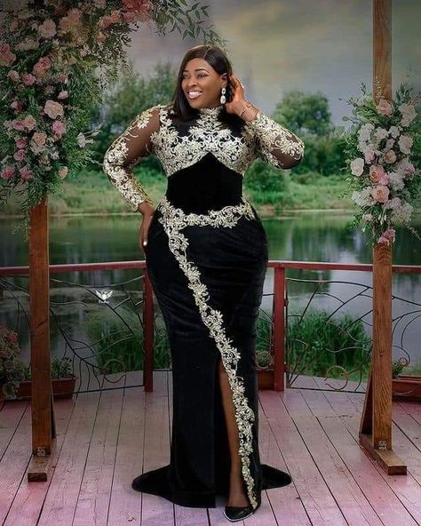 Everything fashion... Trendy Pictures, Black Dinner Dress, For Your Crush, Classic Gown, Lace Dress Classy, Engagement Gowns, Stylish Naija, Black Dinner, Look More Attractive