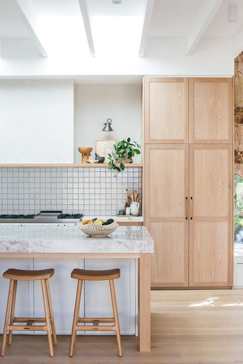 Kitchen Interior Inspiration, Earthy Kitchen, Flatpack Kitchen, 2022 Kitchen, Plywood Interior, Kitchen Benchtops, Homes To Love, Shaker Style Kitchens, Oak Kitchen