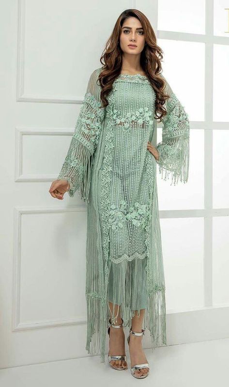 Viral Dress, Unique Dress Design, Mode Turban, Long Kurti Designs, Pakistani Dresses Casual, Pakistani Fashion Party Wear, Pakistani Fancy Dresses, Trendy Dress Outfits, Kurti Designs Party Wear