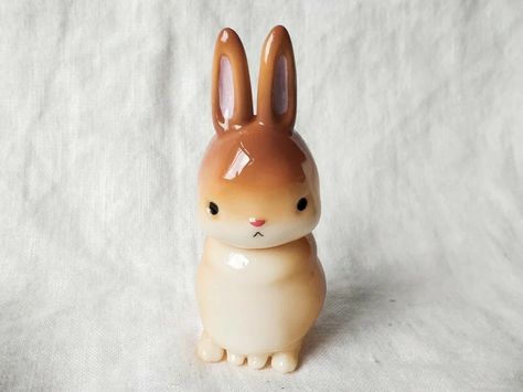 Clay Bunnies, Bunny Clay, Random Things To Buy, Bunny Ceramic, Clay Idea, Tiny Animals, Fairy Floss, Diy Air Dry Clay, Clay Diy Projects