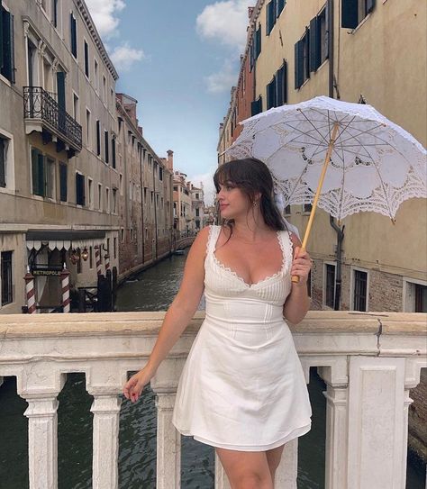 Midsize Body Dress, Summer Plus Outfits Plus Size, Curvy Aesthetic Outfits Summer, Feminine Outfit Curvy, Soft Natural Aesthetic Outfits, European Summer Midsize, European Summer Plus Size, Summer Outfits Midsize Women Aesthetic, Cute Outfits For Midsize Women