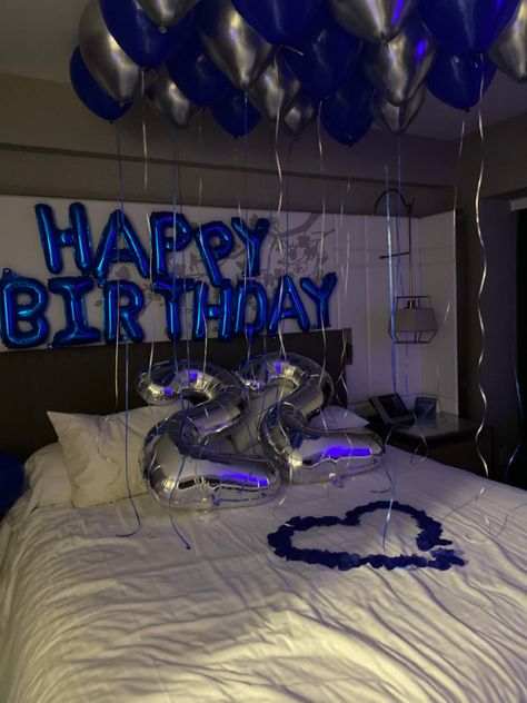 Birthday Decor For Him, Easy Room Makeover, Birthday Room Surprise, Birthday Room Decor, Birthday Surprise For Husband, Hotel Room Decoration, Bday Gift For Boyfriend, Boyfriends Birthday Ideas, Birthday Surprises For Him