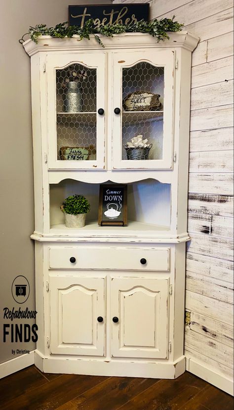 Dixie Belle Mineral Chalk paint to create that perfect farmhouse finish Corner Hutch Decor, Farmhouse Corner Hutch, Corner Hutch Makeover, Modern Farmhouse Hutch, Corner Cabinet Dining Room, Farmhouse Corner Cabinet, Corner Hutch, Farmhouse Hutch, Hutch Ideas