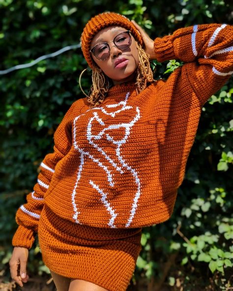 I'd stare too 😍 #teampixel #crochet #crochetbabe #crochetfashion Crochet 90s, Crochet Two Piece, Crochet Men, Crochet Hoodie, Knitwear Inspiration, Crocheting Projects, Crochet Beret, Collection Ideas, Crochet Collection