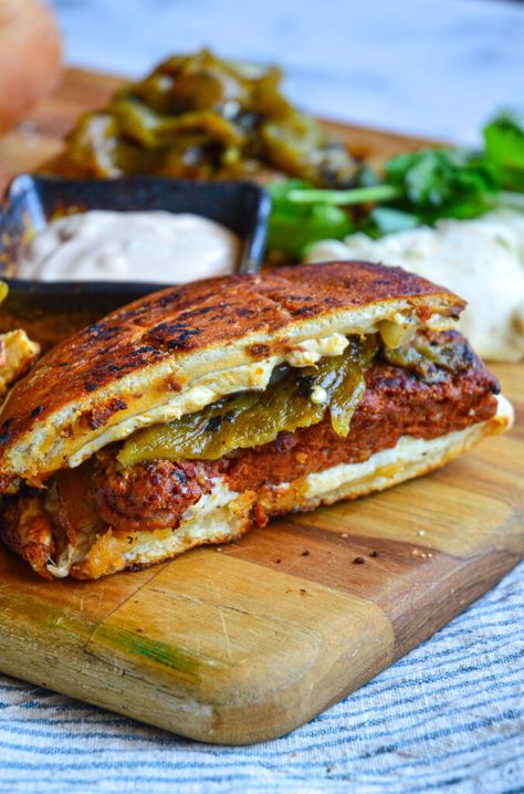 I love recipes using chorizo sausage. There are so many chorizo sausage recipes and this chorizo burger is one way to get started! Breakfast With Chorizo, Recipes Using Chorizo, Chorizo Sausage Recipes, Easy Chorizo Recipes, Chorizo Recipes Appetizers, Chorizo Pasta Recipes, Bierocks Recipe, Chorizo Hash, Chorizo Burger