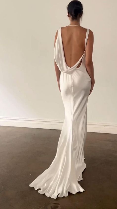 The Own Studio Bridal, Silk Wedding Dress Beach, Silk Backless Wedding Dress, Katherine Tash, Elegant Backless Dress, Wedding Dress Timeless, Wedding Dress Low Back, Low Back Dresses, Minimalist Wedding Dresses