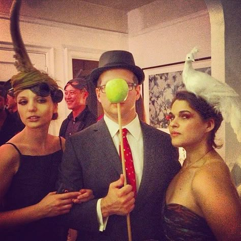 Surrealism Costume Party, Surrealist Theme Party, Surrealism Costume Ideas, Surrealism Themed Party, Surrealist Dinner Party, Surrealism Party Theme, Surrealism Costume, Surrealism Ball, Surrealist Costume