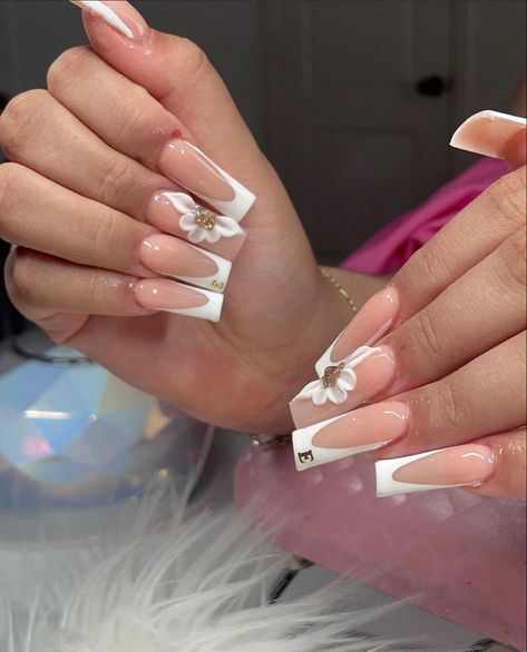 White Acrylic Nails With Letter Design, Pink Acrylics With Initial, Simple Acrylic Nails With Initials, Acrylic Nail Designs With A Letter, White Quince Nails Medium, 3d Flower Nails With Initial, White Nails With M Initial, Short Nail Set With Initial, Nails With Initial E On Them