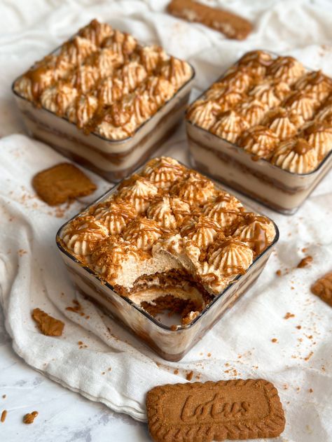 Easy Biscoff Tiramisu - BAKE WITH ZOHA Biscoff Tiramisu, Biscoff Recipes, Biscoff Cookie Butter, Caramel Desserts, Tiramisu Recipe, Cookie Butter, Fool Proof Recipes, How Sweet Eats, Eat Dessert