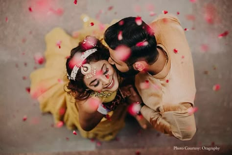 Wedding Photoshoot Couple, Haldi Photography Ideas, Haldi Couple, Noor Mahal, Mehendi Photoshoot, Haldi Photos, Haldi Photography, Engagement Portraits Poses, Haldi Poses