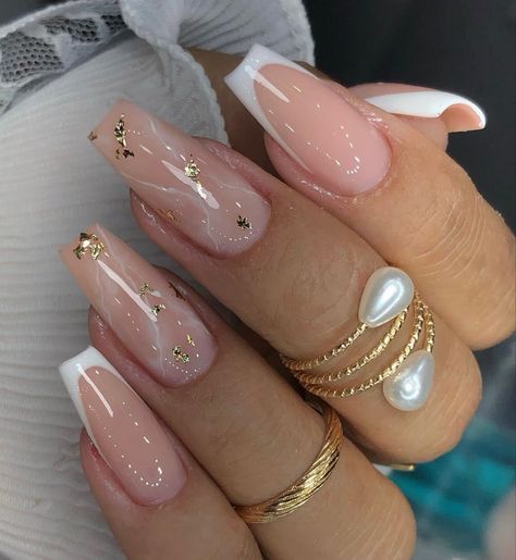 Elegant Nude Nails Classy, Game Date Outfit, Nails Francesa, French Nails With Gold, Anniversary Outfits For Women, Elegant Nails Classy, Classy Prom Nails, Casual Nails, Classy Acrylic Nails