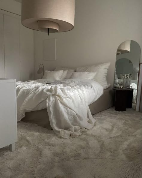 Hostel Room, Redecorate Bedroom, Minimalist Room, Cozy Room Decor, Room Makeover Bedroom, Dream Room Inspiration, Room Makeover Inspiration, Room Inspiration Bedroom, Room Ideas Bedroom