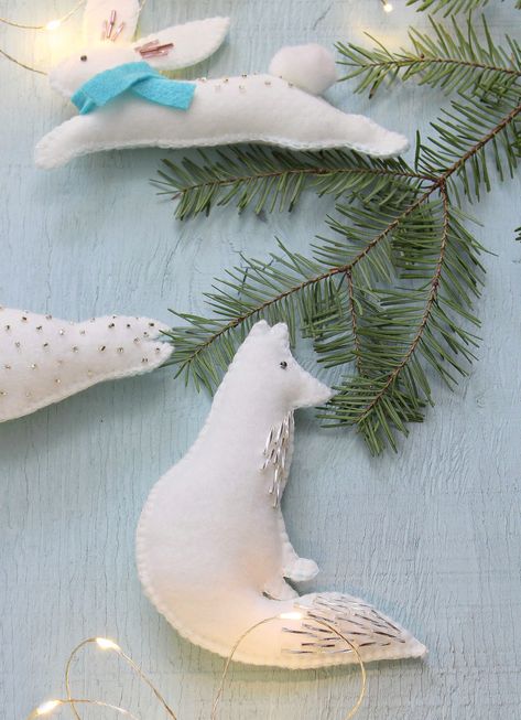 DIY Felt Fox Ornament Embroidered Ornaments Christmas, Xmas Felt Decorations, Handmade Felt Christmas Ornaments, Felt Animal Ornaments, Tree Ornament Ideas, Crafternoon Ideas, Woodland Christmas Ornaments, Diy Felt Animals, Felt Garlands