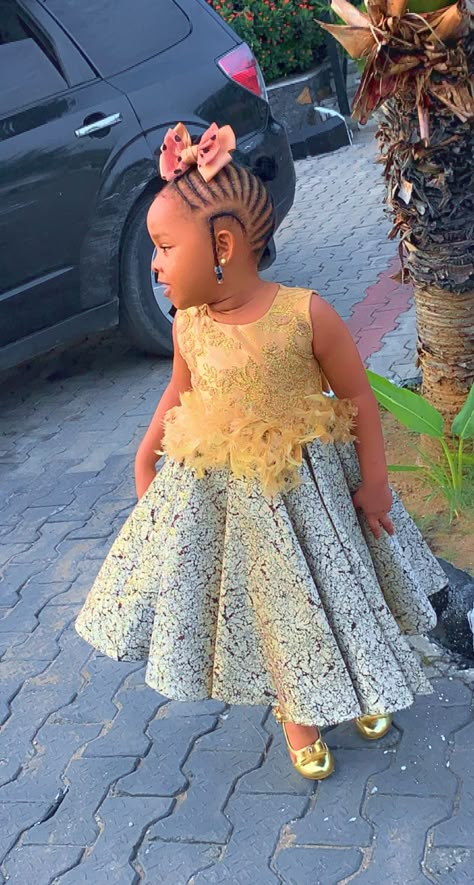 Try this Lens! https://t.snapchat.com/hFzh3crt Damask Styles For Children, Damask Styles For Kids, Damask Gown Styles For Children, Latest Kids Gown Designs, Girls African Dresses, Children Gown Styles, Baby Ball Gown, Kids Gown Design, Cupcake Skirt