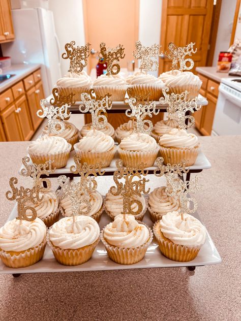 Sweet Sixteen Pajama Party, Sweet 16 Dessert Ideas, Sweet Sixteen Cupcakes Ideas, Sweet 16 White And Gold Theme, Big 16 Birthday Party Ideas, Western Theme Sweet 16, Fall Themed Sweet 16 Party Ideas, Rustic Sweet 16 Decorations, Sweet 16 Decorations On A Budget