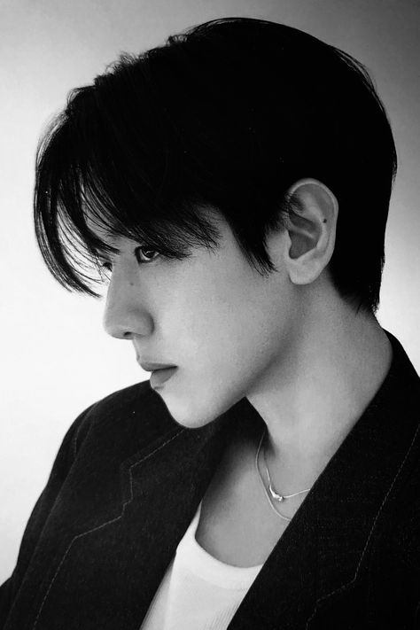 Baekhyun Hot, Baekhyun Icons, Exo Photoshoot, Baekhyun Wallpaper, Night Landscape, Male Idols, Kris Wu, Exo Members, Japanese Dolls