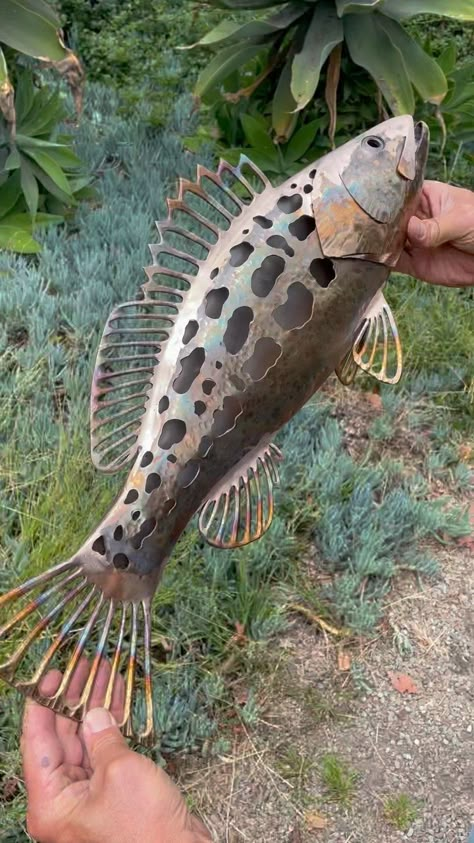 Metal Fish Sculpture, Scrap Metal Fish, Pop Sculpture, Fantasy Fish, Metal Art Garden, Jellyfish Decorations, Fish Face, Metal Ideas, Welding Art Projects