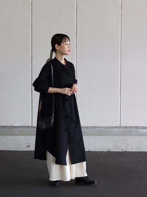 Japanese Street Fashion Women, Japan Style Outfits, Japanese Minimalist Fashion, Sara Fashion, Muji Style, Japanese Korean Fashion, Capsule Wardrobe Outfits, Tokyo Street Style, Hijab Fashion Inspiration