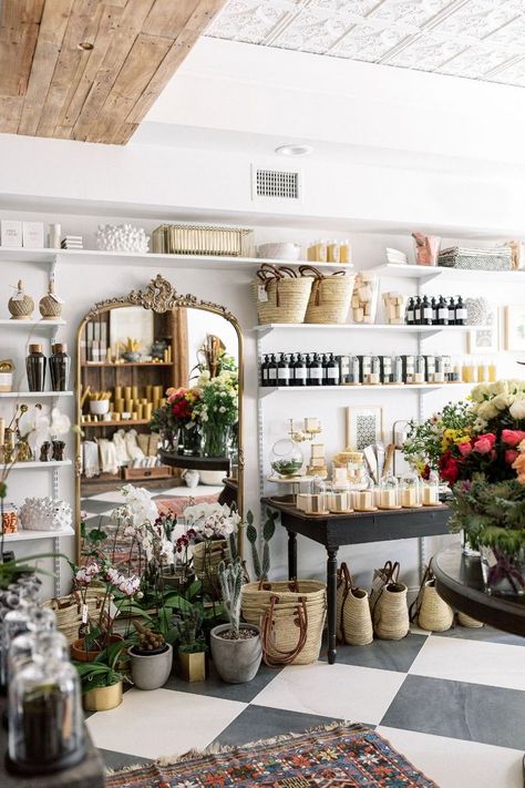 Florist Shop Interior, Gift Shop Interiors, Flower Shop Interiors, Florist Studio, Flower Shop Ideas, Flower Shop Decor, Heal Your Soul, Flower Shop Design, Christmas Posts