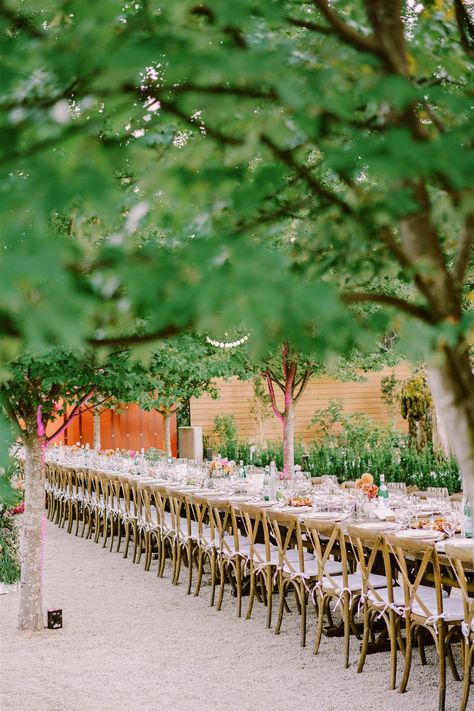 Low Flower Arrangements, Italian Romance, Italian Farmhouse, Family Style Dinner, Hill Wedding, Greenery Garland, Wood Tables, Farmhouse Wedding, Italian Villa