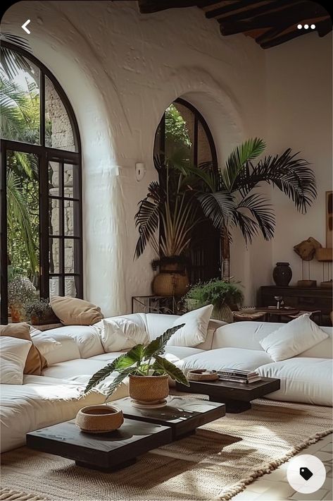 Spanish Living Room, Mediterranean Living Room, Spanish Home Decor, Mediterranean Interior Design, Mediterranean Interior, Aesthetic Living Room, Living Room Interior Design, Mediterranean Home, Spanish House