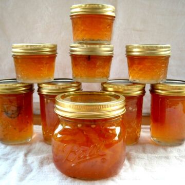 Jalapeno Jam Recipe, Peach Jalapeno Jam, Pepper Jam, Jalapeno Jam, Jalapeno Jelly, Canning Jams, Jalapeno Pepper, Canning Jam, Canning Ideas