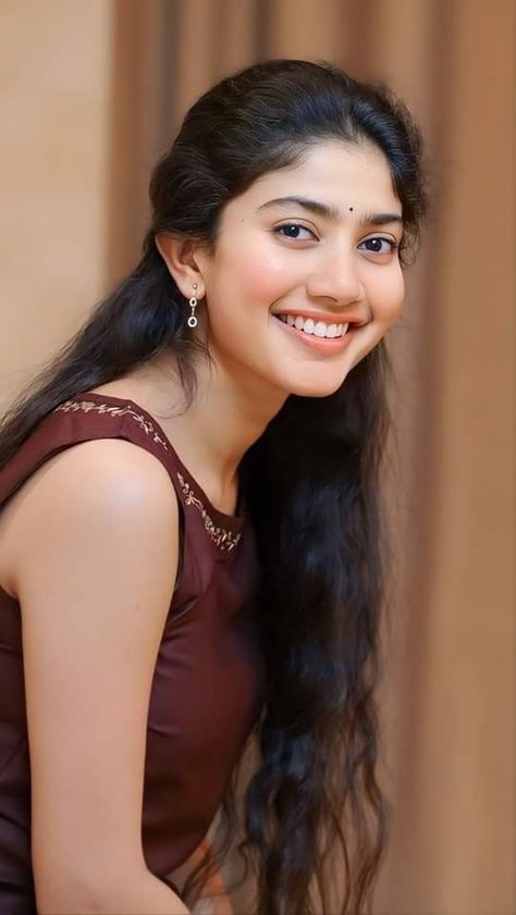 Sai Pallavi Jagannatha Beautiful Images, Portraits Reference, Girl Hair Drawing, Sai Pallavi Hd Images, Celebrity Inspired Outfits, Sai Pallavi, Amala Paul, Photo Sketch, Face Images