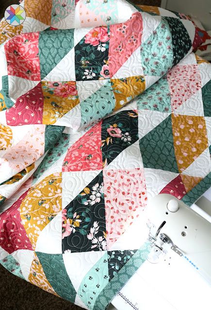 X O Quilt Pattern, Quilt Patterns Twin Size, Quilt Patterns Large Print Fabric, Large Scale Fabric Quilt Pattern, Layer Cake Sewing Projects, King Size Quilt Patterns Free Modern, Large Print Quilts, Quilts With Triangles, Fat Quarter Bundle Quilt Pattern