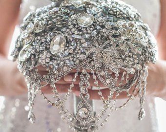 Pearl Crystal Full jeweled silver brooch bouquet Wedding Wedding Bouquet Jewelry, Pearl Brooch Bouquet, Cascading Brooch Bouquet, Bouquet Luxury, Rose Gold Brooch Bouquet, Bling Bouquet, Jeweled Bouquet, Cascading Bridal Bouquets, Bridesmaid Corsage