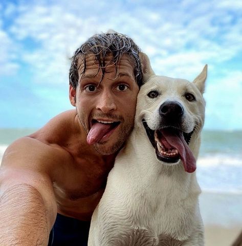 Funny Photoshoot Ideas, Hilarious Dogs, Dogs Instagram, Human Pictures, Dog Calendar, Photos With Dog, Dog Poses, Dog Photoshoot, Dog Selfie